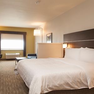 King Room Hearing Accessible or Non-Smoking